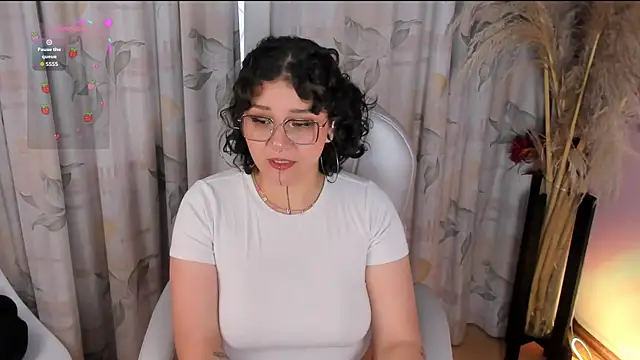 Snapshot of Sylvara_bx chatting on June 2026 12:07:02 PM Sylvara bx online show from June 2026 12:07:02 PM