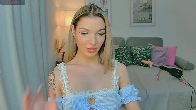 SinLuna  online show from April 2026 04:11:01 PM
