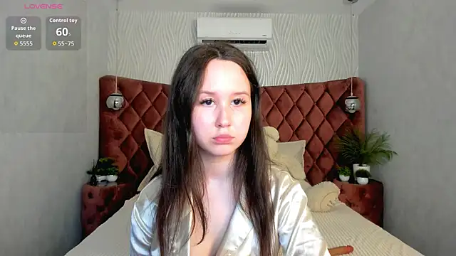MonicaBev online show from April 2026 01:27:02 PM