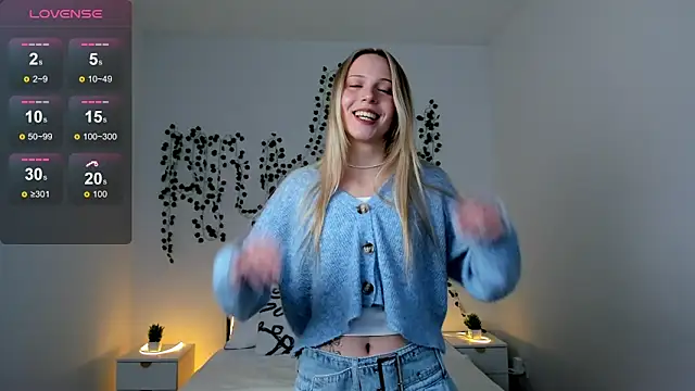 Snapshot of EllyMartinez chatting on February 2026 12:48:02 PM EllyMartinez online show from February 2026 12:48:02 PM