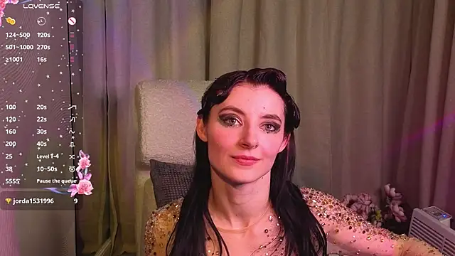 Snapshot of NicoleLuxe chatting on April 2026 09:39:33 PM NicoleLuxe online show from April 2026 09:39:33 PM