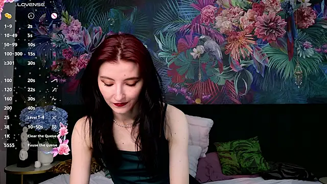 Snapshot of NicoleLuxe chatting on April 2026 06:23:01 PM NicoleLuxe online show from April 2026 06:23:01 PM