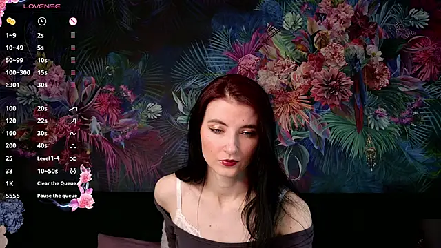 Snapshot of NicoleLuxe chatting on April 2026 07:05:02 PM NicoleLuxe online show from April 2026 07:05:02 PM