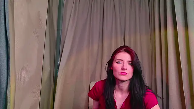 Snapshot of NicoleLuxe chatting on May 2026 06:35:01 PM NicoleLuxe online show from May 2026 06:35:01 PM