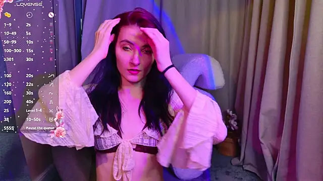 Snapshot of NicoleLuxe chatting on May 2026 05:40:02 PM NicoleLuxe online show from May 2026 05:40:02 PM