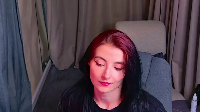 Snapshot of NicoleLuxe chatting on May 2026 06:27:01 PM NicoleLuxe online show from May 2026 06:27:01 PM