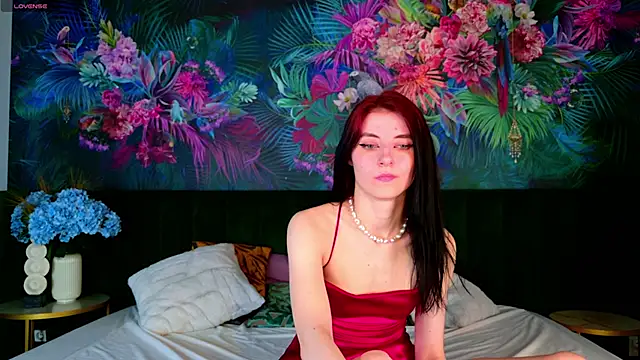 Snapshot of NicoleLuxe chatting on May 2026 01:57:16 AM NicoleLuxe online show from May 2026 01:57:16 AM