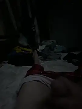 Skippy2420 online show from April 2026 03:33:01 AM