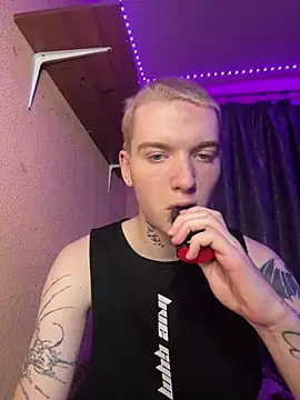 Snapshot of OskarMil chatting on February 2026 11:02:02 PM OskarMil online show from February 2026 11:02:02 PM