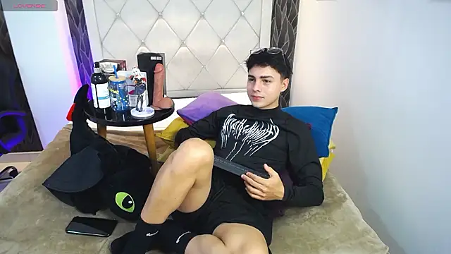 Samu Hott online show from March 2026 08:25:01 PM