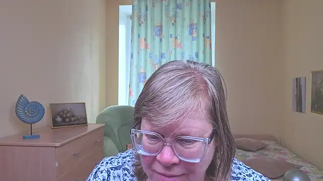 Emma Eclipsee online show from February 2026 10:38:01 AM