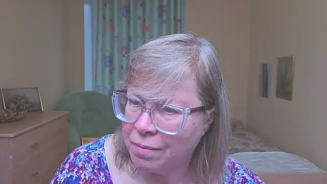 Emma Eclipsee online show from April 2026 10:49:02 AM