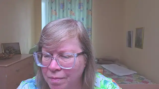 Emma Eclipsee online show from April 2026 11:08:01 AM
