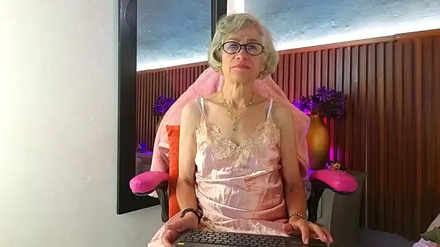 Snapshot of miss_monserrate01 chatting on February 2026 01:43:01 PM miss monserrate01 online show from February 2026 01:43:01 PM