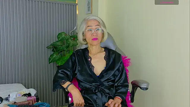miss monserrate01 online show from June 2026 01:52:01 PM