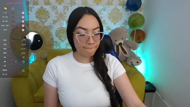 ALISS M  online show from April 2026 08:03:01 PM