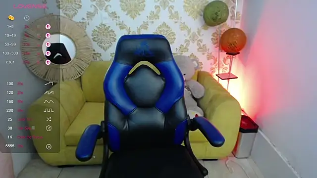 ALISS M  online show from April 2026 09:39:33 PM
