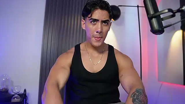 Snapshot of TaylerCross_ chatting on February 2026 07:06:02 PM TaylerCross online show from February 2026 07:06:02 PM