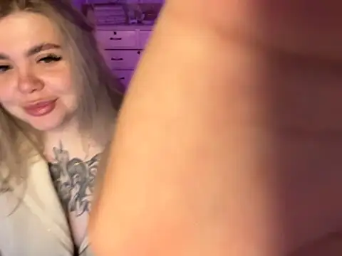 Snapshot of AidraLegend chatting on February 2026 05:06:02 PM AidraLegend online show from February 2026 05:06:02 PM