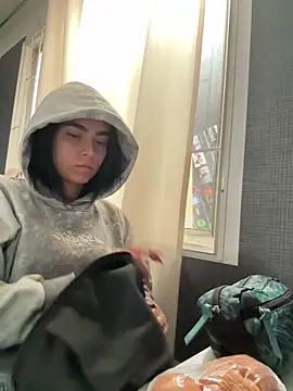 Sara Fernandez  online show from February 2026 01:29:01 PM