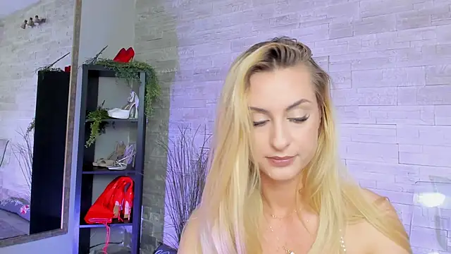 Ivorym00n online show from May 2026 05:01:02 AM