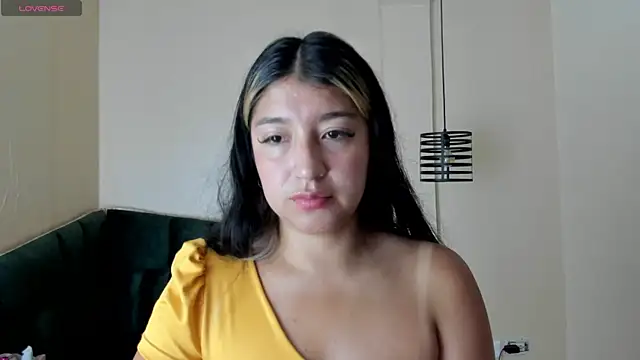 Dahiana Dmour  online show from April 2026 04:09:01 PM