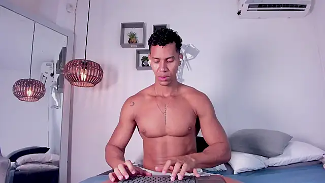 Snapshot of Royland_Vega chatting on February 2026 02:53:02 PM Royland Vega online show from February 2026 02:53:02 PM