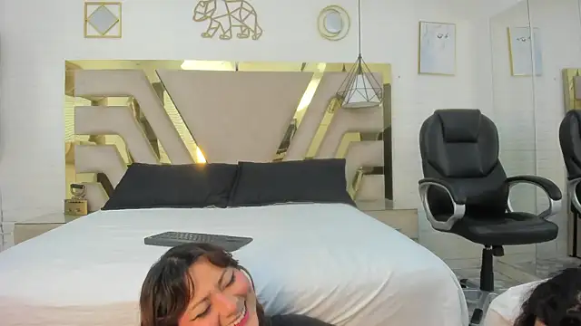 Snapshot of Goldentemptation_ chatting on April 2026 01:09:02 PM Goldentemptation online show from April 2026 01:09:02 PM