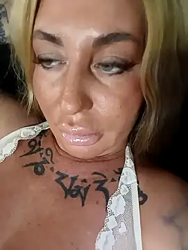 MiaMooly online show from September 2025 05:01:01 PM