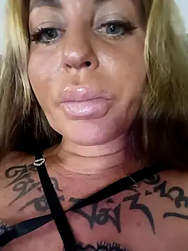 MiaMooly online show from September 2025 05:13:01 PM