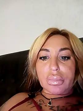 MiaMooly online show from September 2025 03:39:02 PM