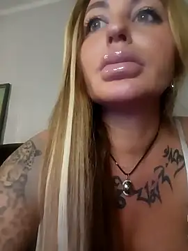 MiaMooly online show from November 2025 06:18:02 PM