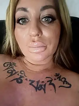 MiaMooly online show from January 2026 05:48:01 PM