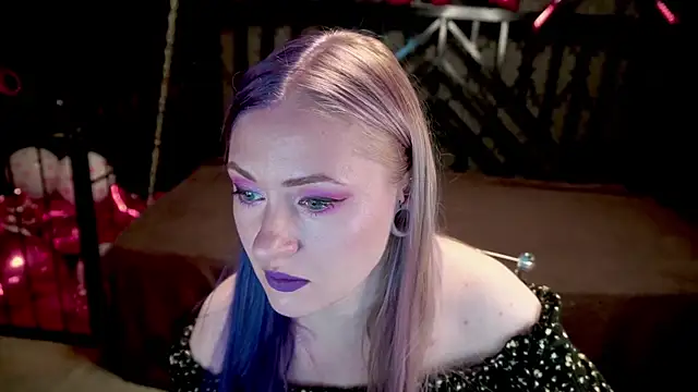 Snapshot of DramaQuenns chatting on February 2026 06:54:02 AM DramaQuenns online show from February 2026 06:54:02 AM