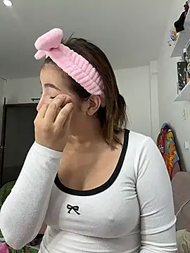 Arya    online show from March 2026 09:04:01 AM