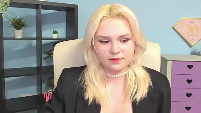 SweetLilyxo online show from February 2026 02:47:01 PM