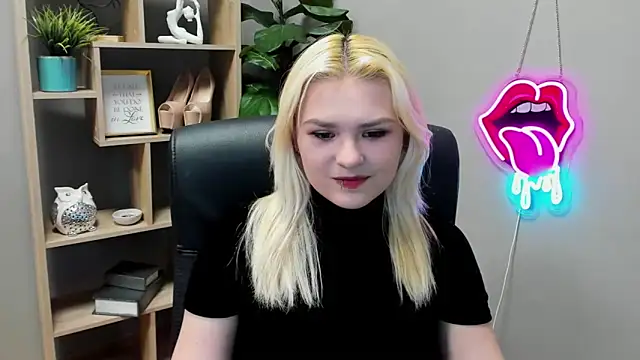 SweetLilyxo online show from April 2026 01:31:01 PM