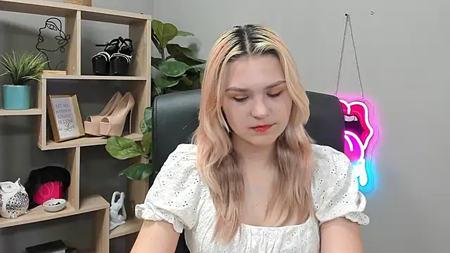 SweetLilyxo online show from July 2026 06:42:02 AM