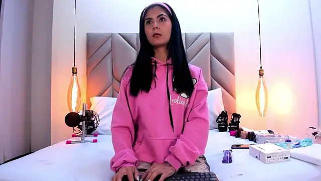 Snapshot of IsabellaFoox chatting on March 2026 12:43:02 PM IsabellaFoox online show from March 2026 12:43:02 PM