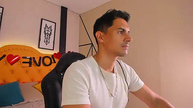 Snapshot of Mike_Conors chatting on February 2026 01:35:02 AM Mike Conors online show from February 2026 01:35:02 AM