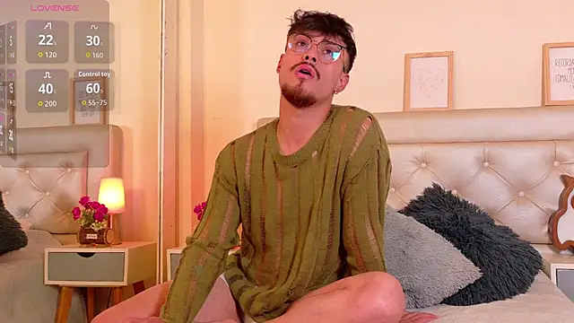 Snapshot of Aiden_Gray chatting on February 2026 07:45:01 PM Aiden Gray online show from February 2026 07:45:01 PM