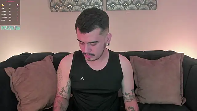 Snapshot of Chriss_Hunt chatting on February 2026 01:10:02 AM Chriss Hunt online show from February 2026 01:10:02 AM