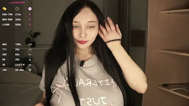 HannaHayles online show from March 2026 06:47:01 PM