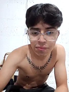 Snapshot of FAVOJS chatting on April 2026 03:34:02 AM FAVOJS online show from April 2026 03:34:02 AM