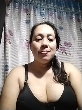 Snapshot of May_Bombs chatting on February 2026 05:59:02 AM May Bombs online show from February 2026 05:59:02 AM