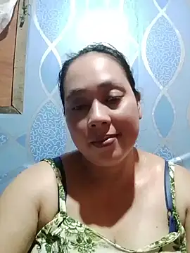 Snapshot of May_Bombs chatting on April 2026 01:00:02 AM May Bombs online show from April 2026 01:00:02 AM