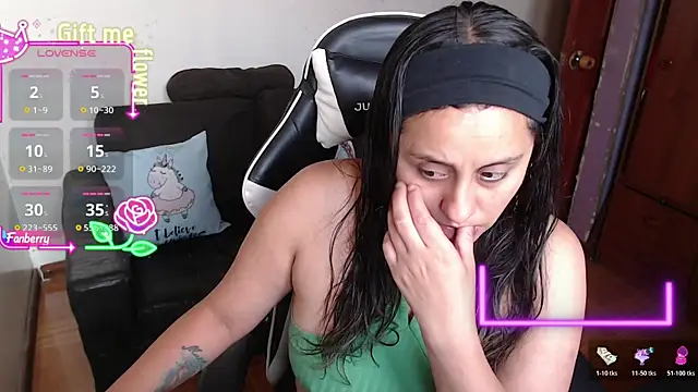 Snapshot of MeliisaRobers chatting on April 2026 03:43:01 PM MeliisaRobers online show from April 2026 03:43:01 PM