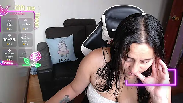 Snapshot of MeliisaRobers chatting on April 2026 04:15:02 PM MeliisaRobers online show from April 2026 04:15:02 PM