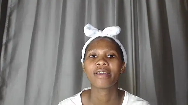 Snapshot of PussyFarrie chatting on March 2026 11:14:01 AM PussyFarrie online show from March 2026 11:14:01 AM