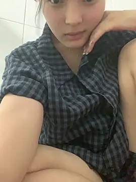 Snapshot of Suzu_xx01 chatting on May 2026 03:53:02 PM Suzu xx01 online show from May 2026 03:53:02 PM